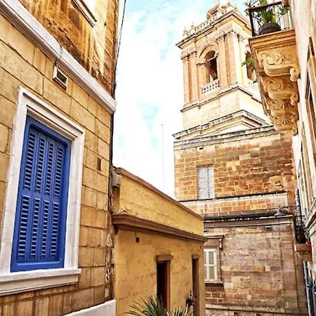 Apartment Charming Ground-floor Maisonette