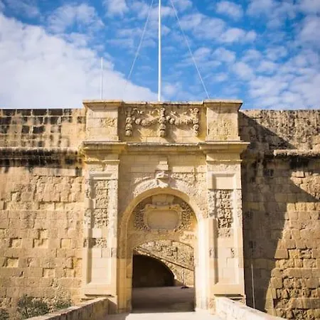 Charming Ground-floor Maisonette *