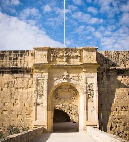 Charming Ground-floor Maisonette *