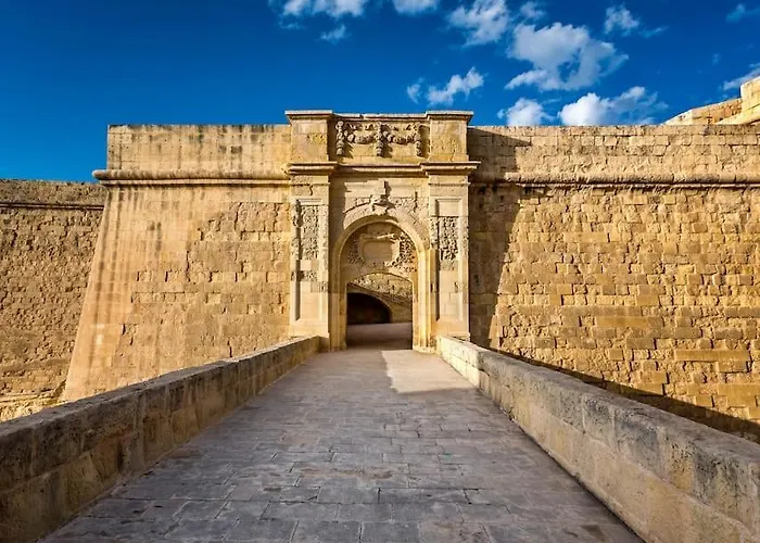 Charming Ground-floor Maisonette 비르구