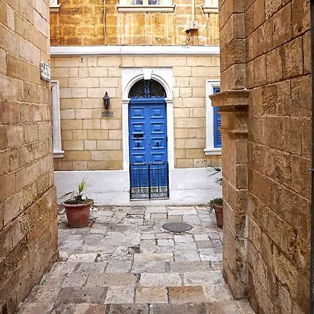 Charming Ground-floor Maisonette *