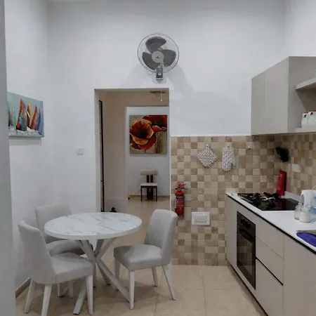 דירה Charming Ground-floor Maisonette