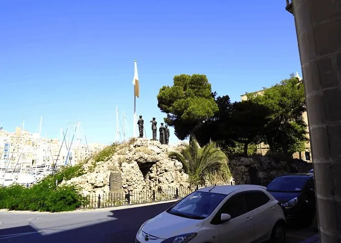 Charming Ground-floor Maisonette