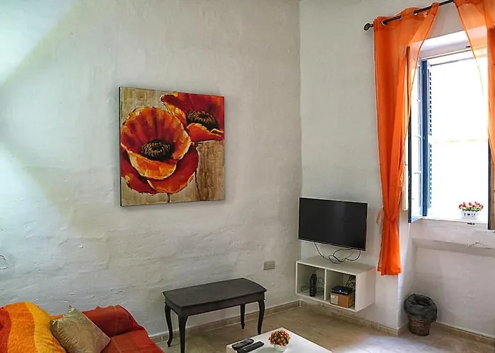 Charming Ground-floor Maisonette