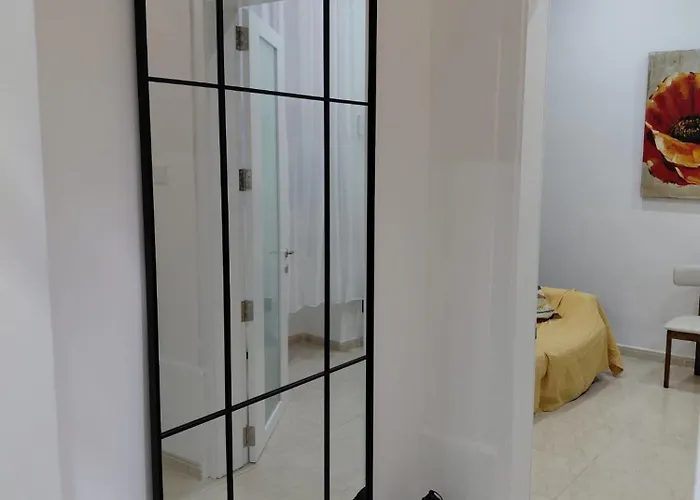 Charming Ground-floor Maisonette * בירגו